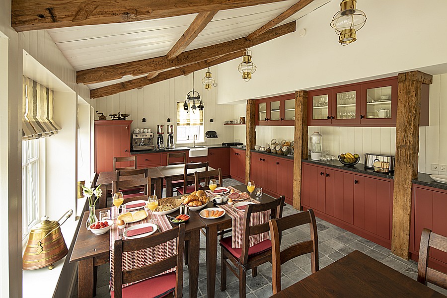 De ontbijtruimte van B&B Saenliefde in Wormer